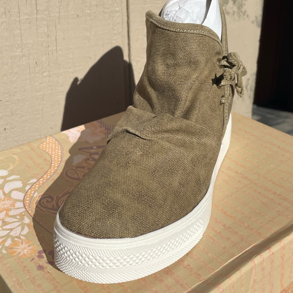 Little Wedge Shoe